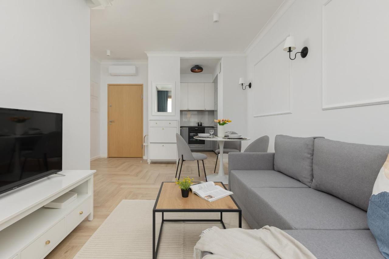 Stylish Apartment Kolejowa & Parking & Balcony By Noclegi Renters Varsó Kültér fotó